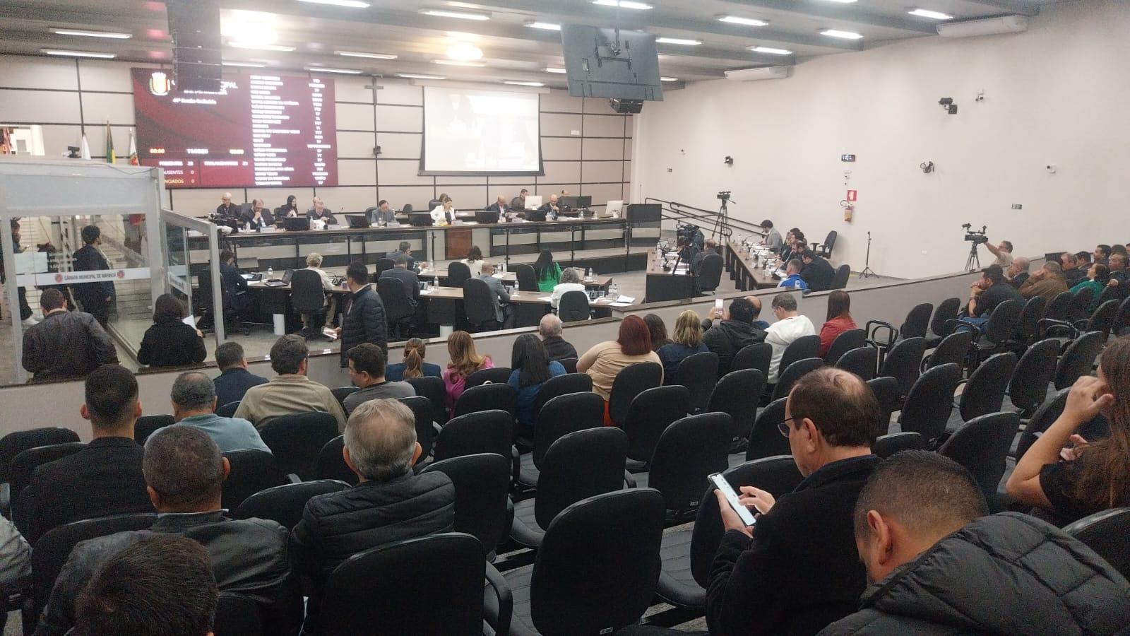 Projeto em regime de urgência aumenta cargos comissionados no Legislativo