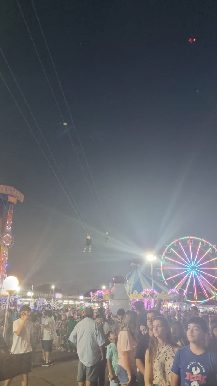 Tirolesa é novidade no parque de exposições e tem feito muito sucesso