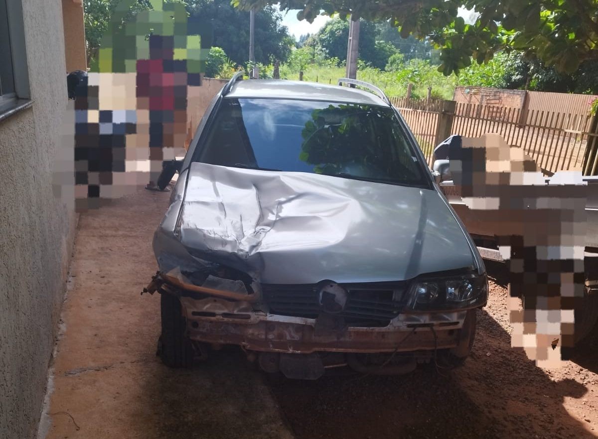 Motorista embriagado bate em  carroça e mula pisoteia entregador de leite