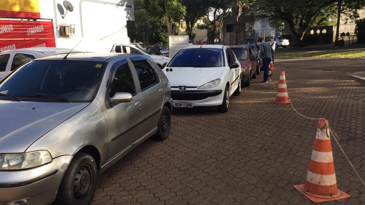 Motoristas pagam R$ 2,79 no litro da gasolina no Feirão do Imposto