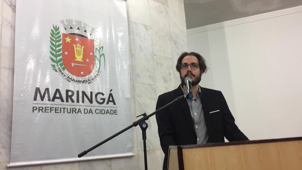 Novo secretário de Cultura toma posse em cerimônia concorrida