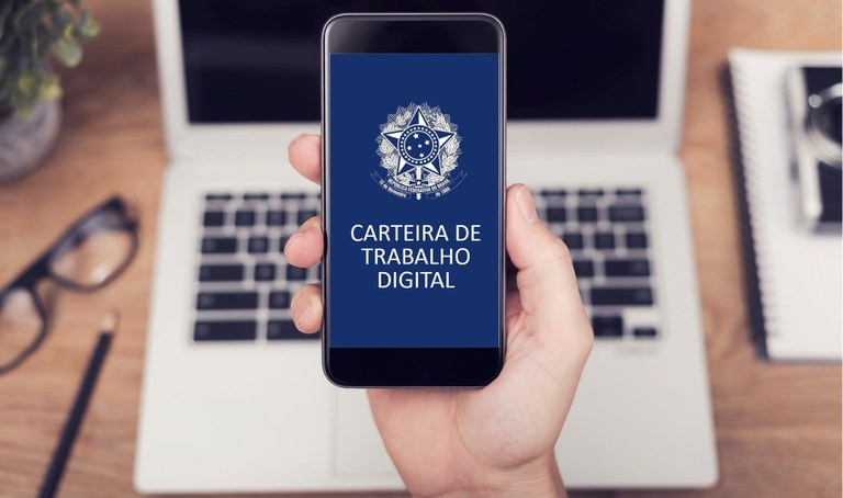 Carteira de Trabalho Digital já substitui documento físico no Brasil