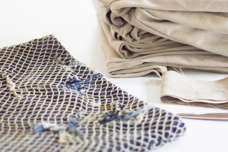 Empresa transforma redes de pesca em tecidos para roupas de banho