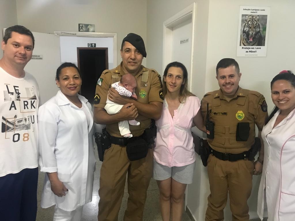 Policiais salvam recém-nascida que engasgou em Cianorte