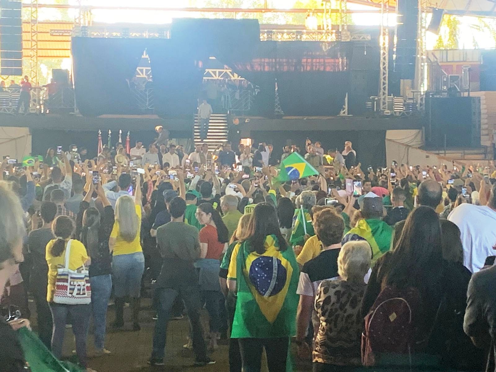 Começam os discursos na cerimônia na Expoingá com a presença do presidente Bolsonaro