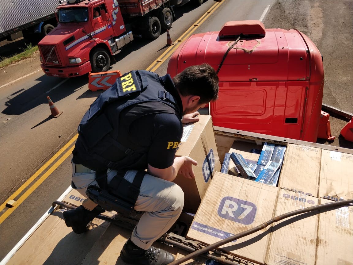 PRF apreende carga de cigarros contrabandeados do Paraguai