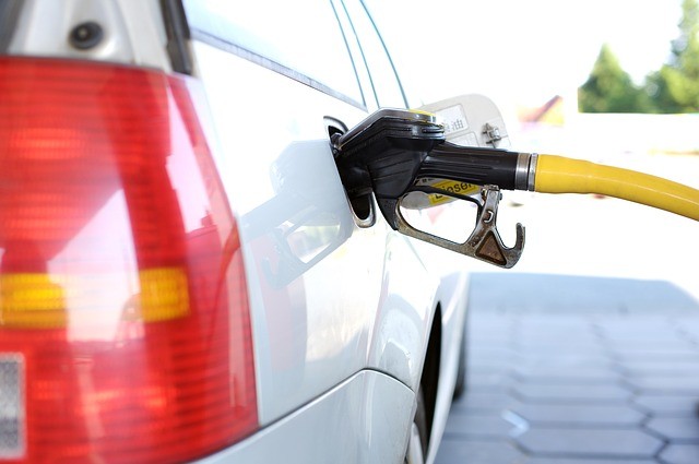 Lucro dos postos de combustíveis com a variação de preço da gasolina