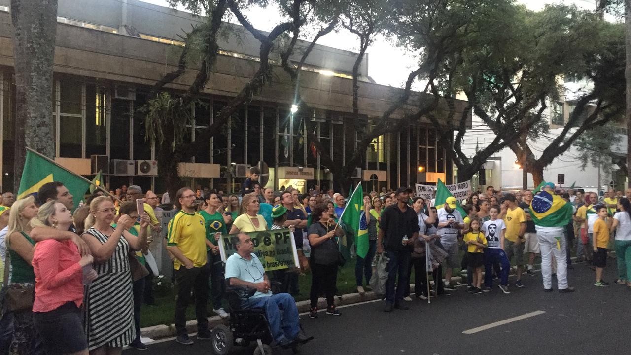 Ato pede prisão do ex-presidente Lula