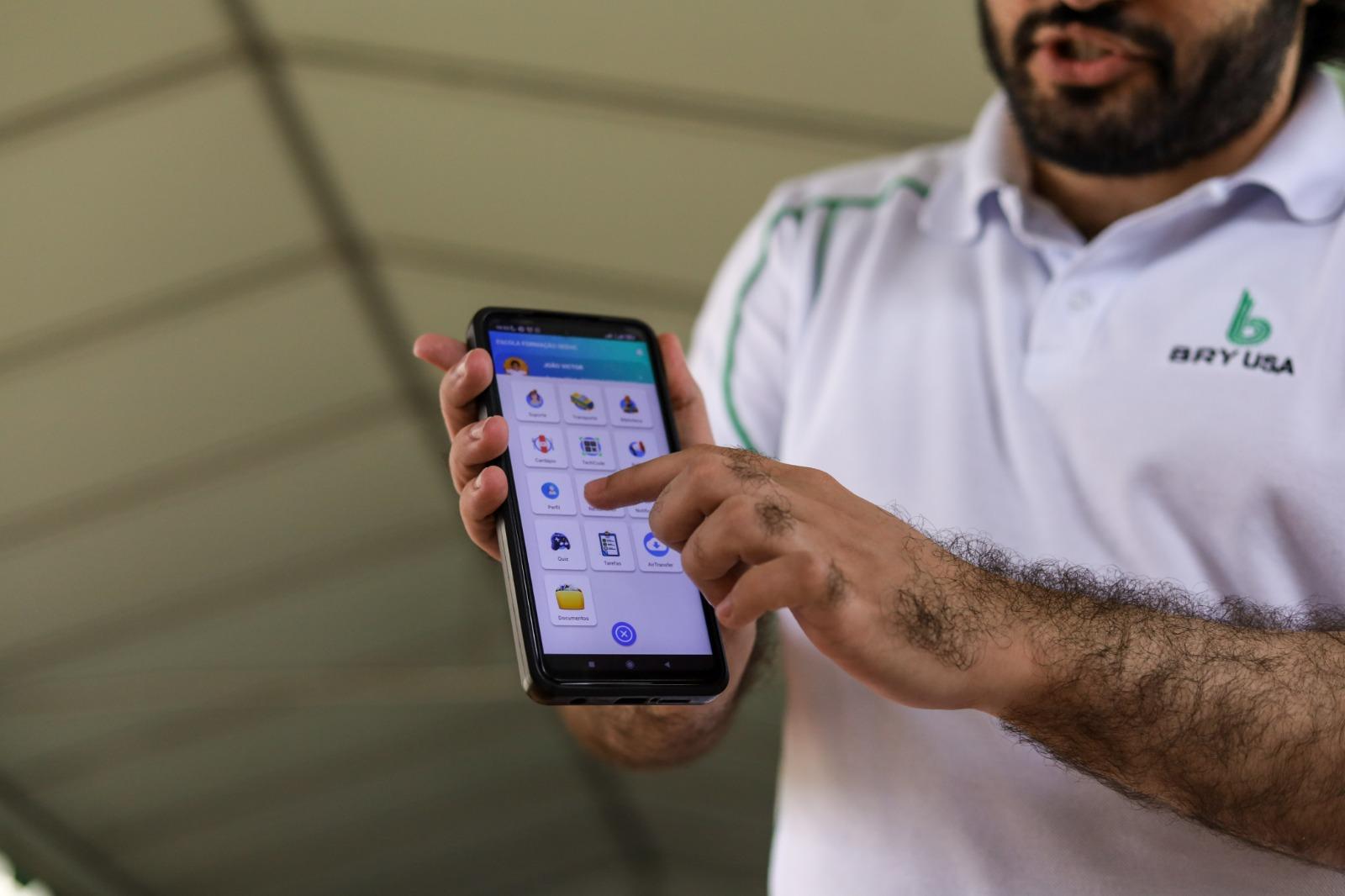 Conecta Seduc informa pais sobre rotina escolar dos filhos