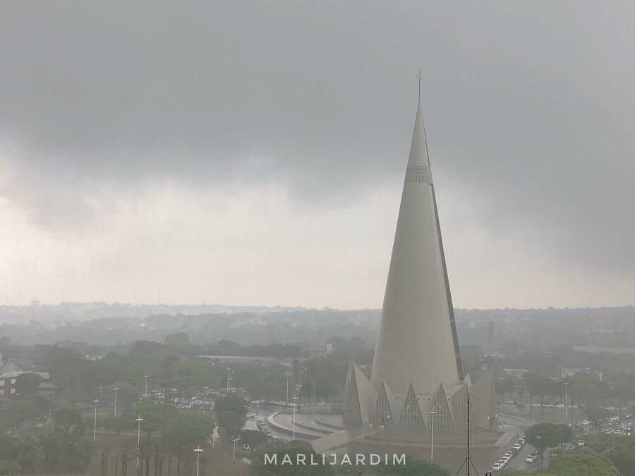 Sexta-feira (24) amanhece chuvosa em Maringá; tempo permanece instável até o fim de semana