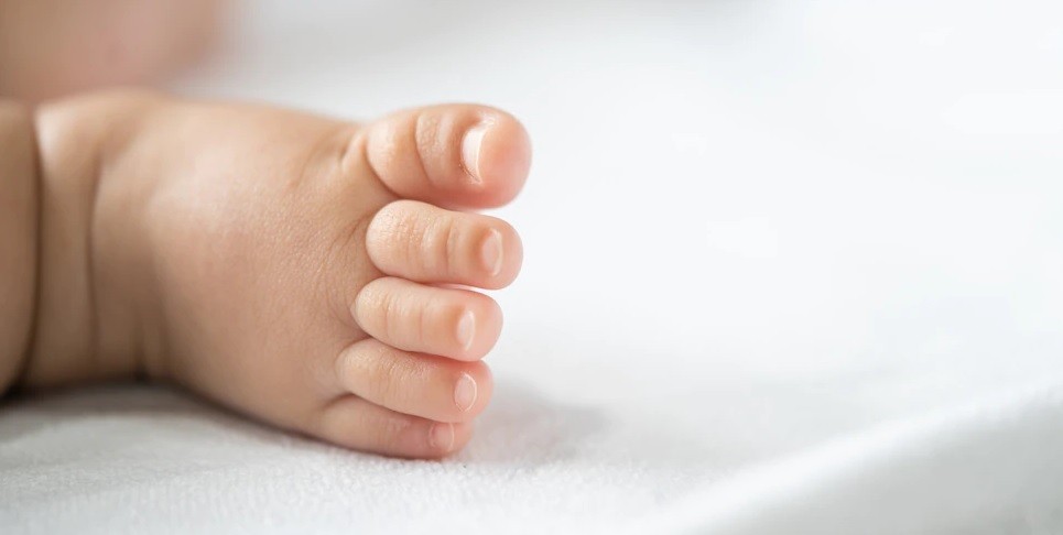 Bebê é internado em hospital com fraturas; suspeita é de maus-tratos