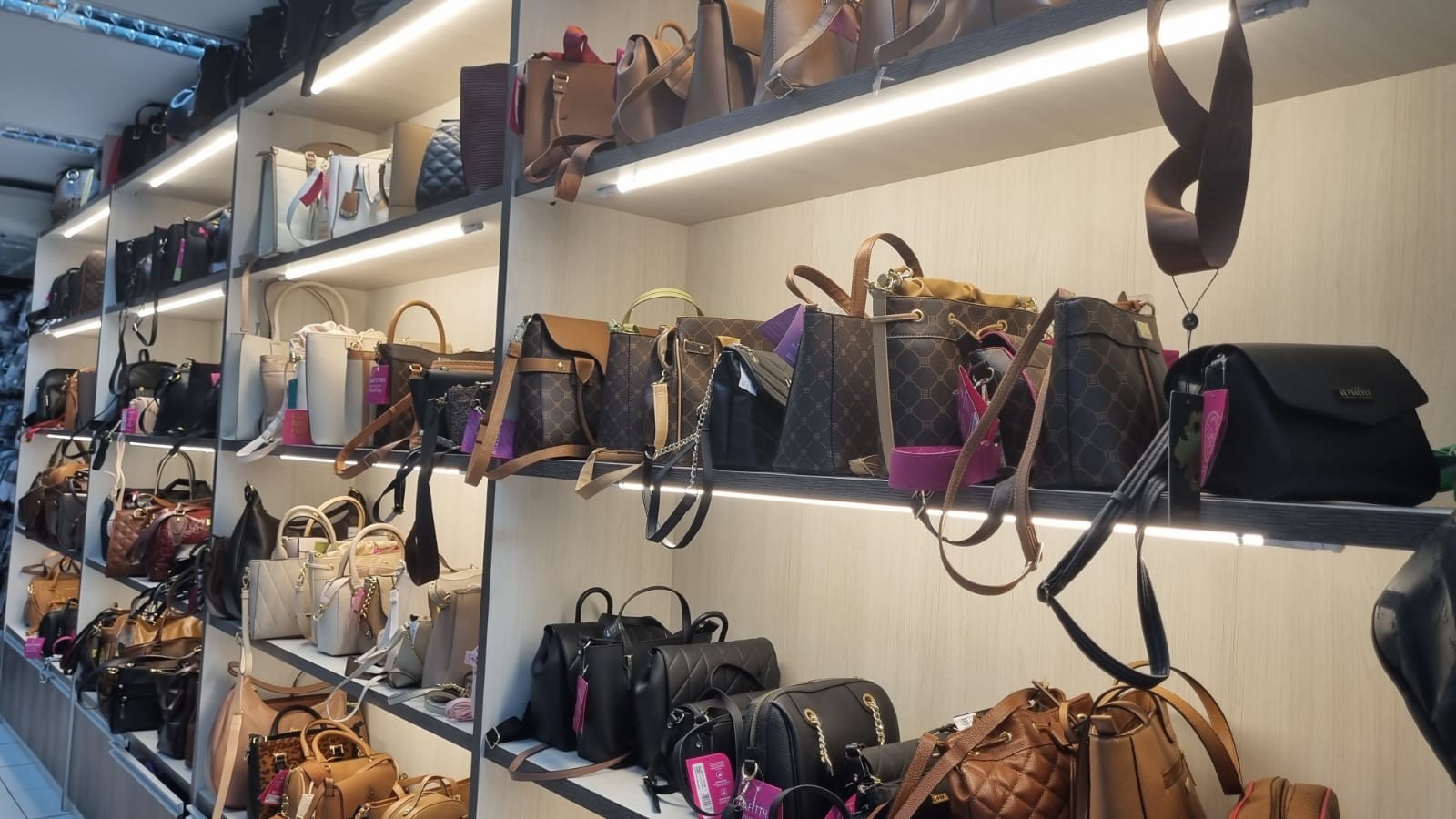 Dois a cada três maringaenses vão comprar presente de Dia das Mães