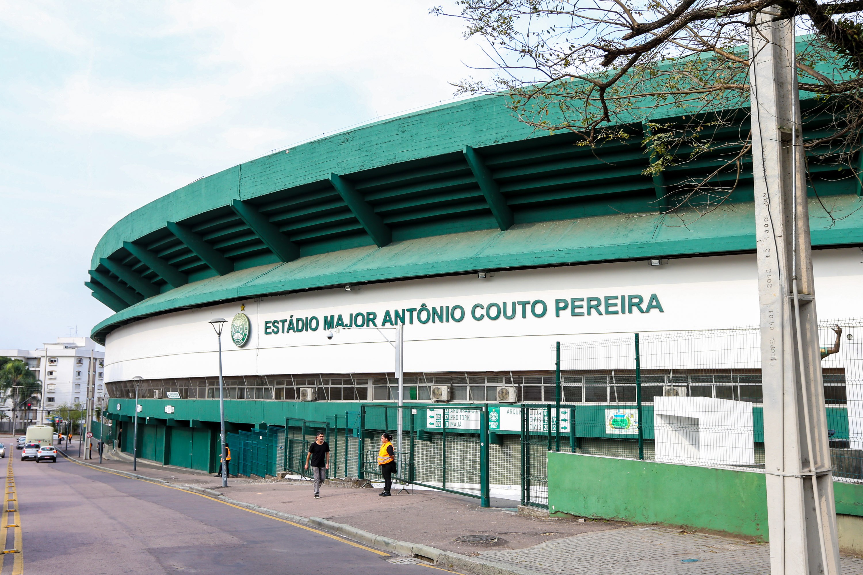 Jogo entre Coritiba e Palmeiras é marcado por briga entre torcidas