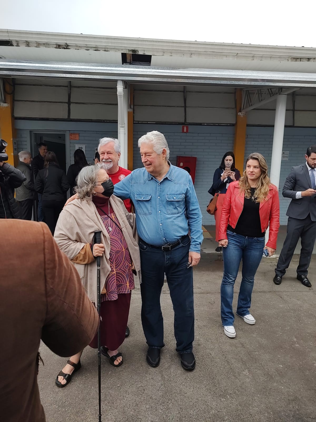 Candidato ao Governo do Paraná, Roberto Requião, votou na região central de Curitiba