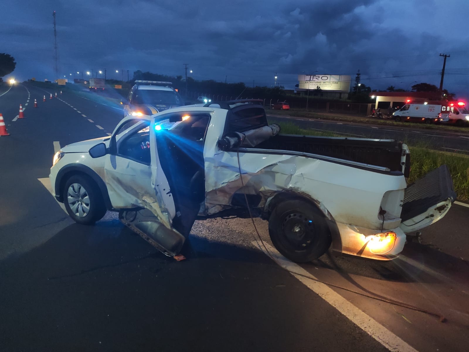 Veículo com placas de Maringá se envolve em grave acidente em Jandaia do Sul; condutor fugiu do local