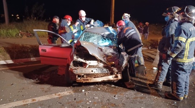 Acidente em Mandaguaçu deixa quatro feridos e motorista preso às ferragens