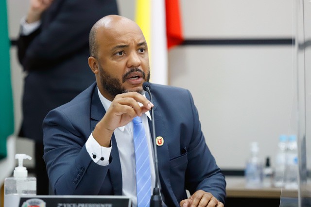 Câmara de Maringá se solidariza com vereador que foi barrado na abertura da Expoingá