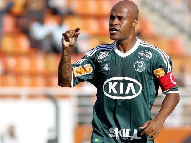 Ex-jogadores do Corinthians e Palmeiras jogam em Maringá