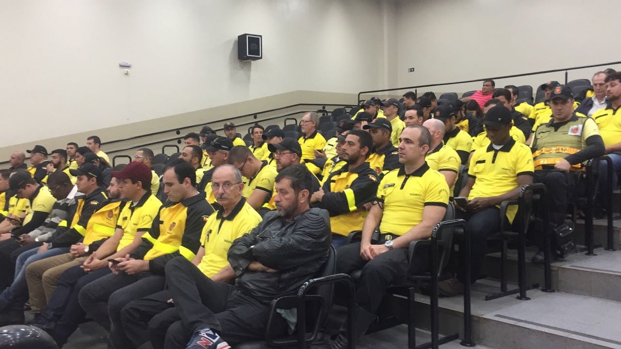 Projeto cria adicional de 30% para agentes de trânsito