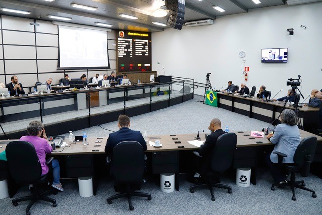 OSM realiza estudo sobre impacto financeiro do aumento de vereadores em Maringá