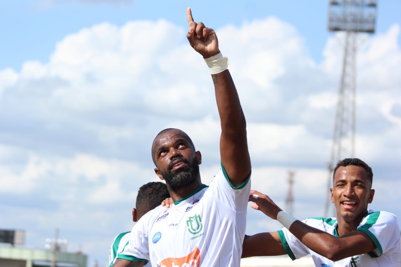 Maringá vence e fica mais perto da final da segunda divisão