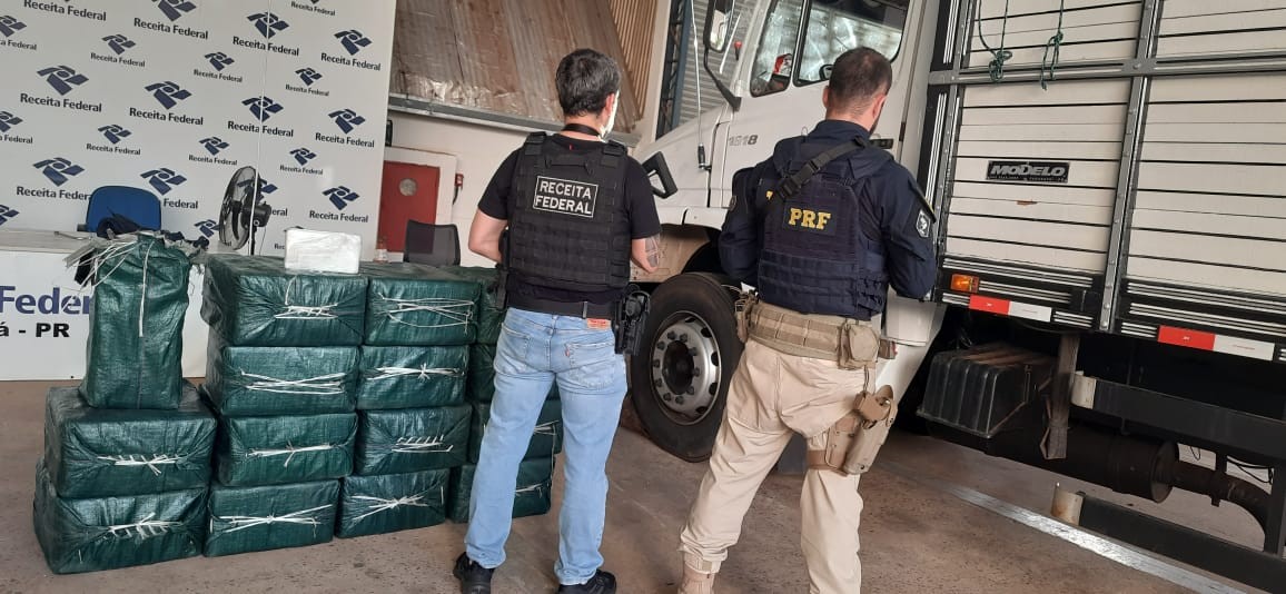 Caminhão boiadeiro escondia meia tonelada de cocaína