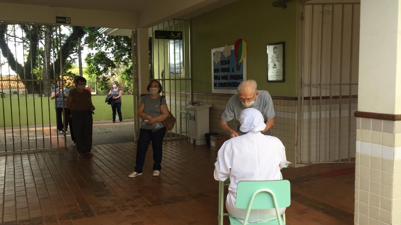 Começa a vacinação contra a gripe para idosos com 80 anos ou mais