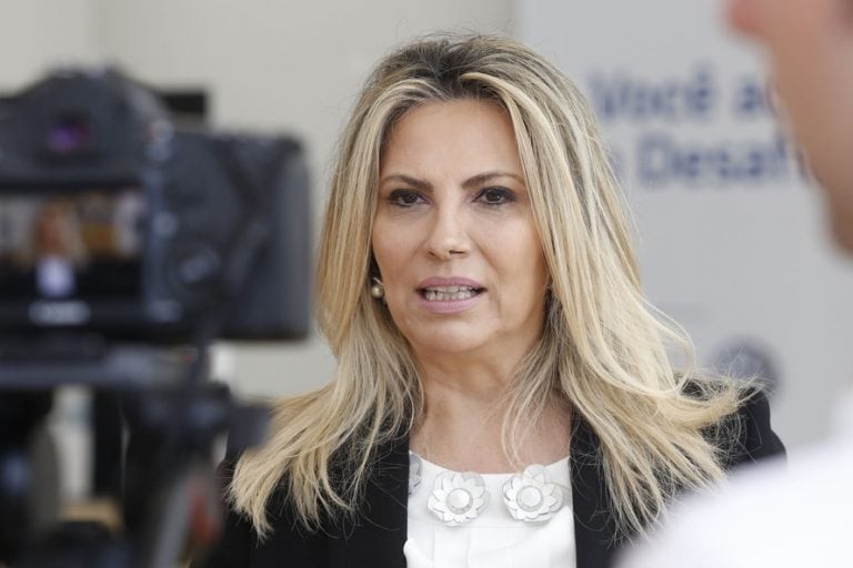 Cida Borghetti tem celular roubado em Curitiba