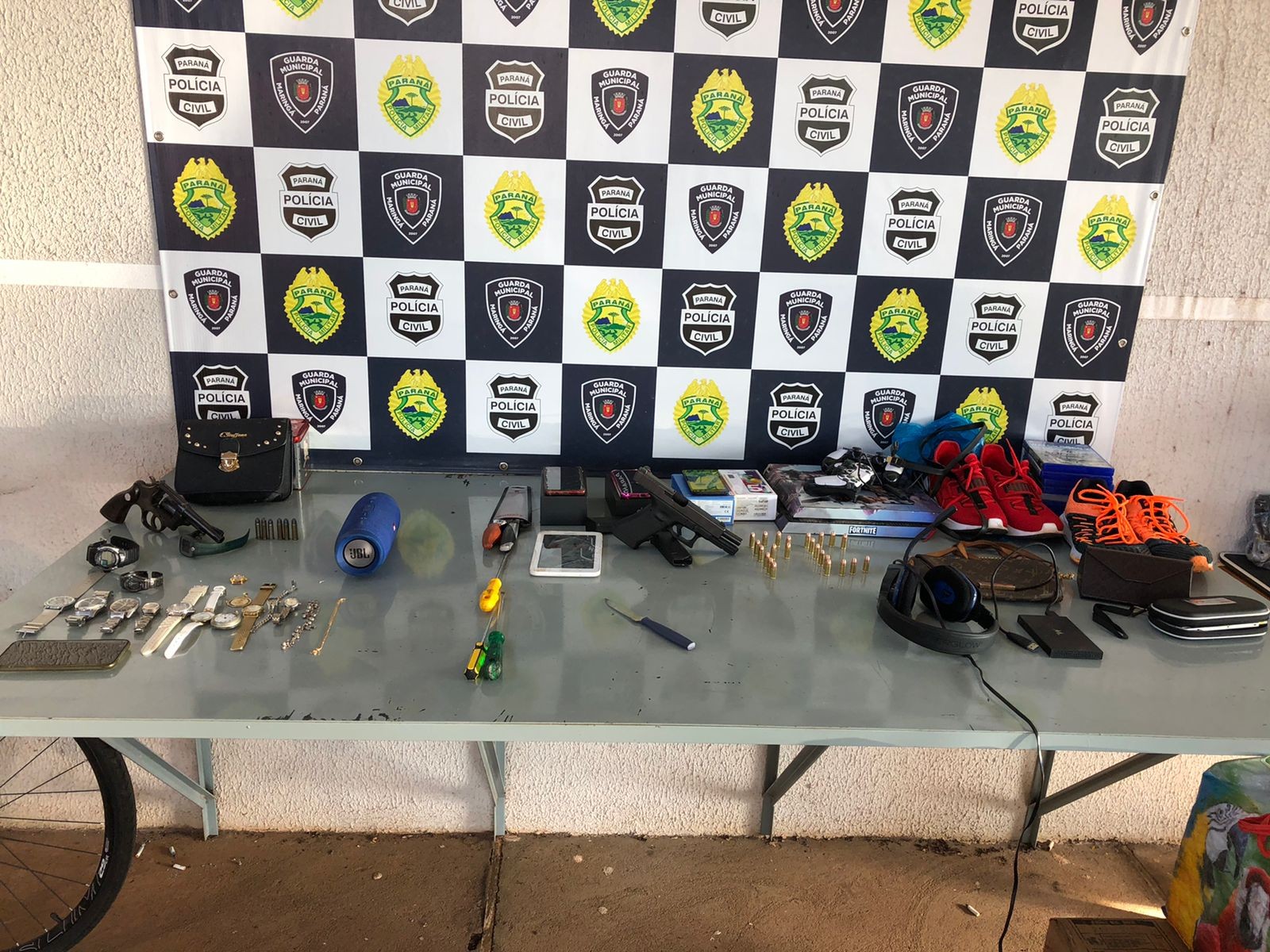 Polícia prende quatro pessoas na Operação Casa Segura