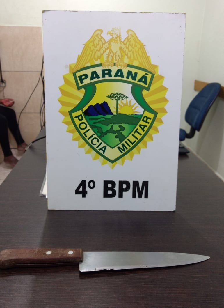 Mulher é presa após dar duas facadas em policial militar