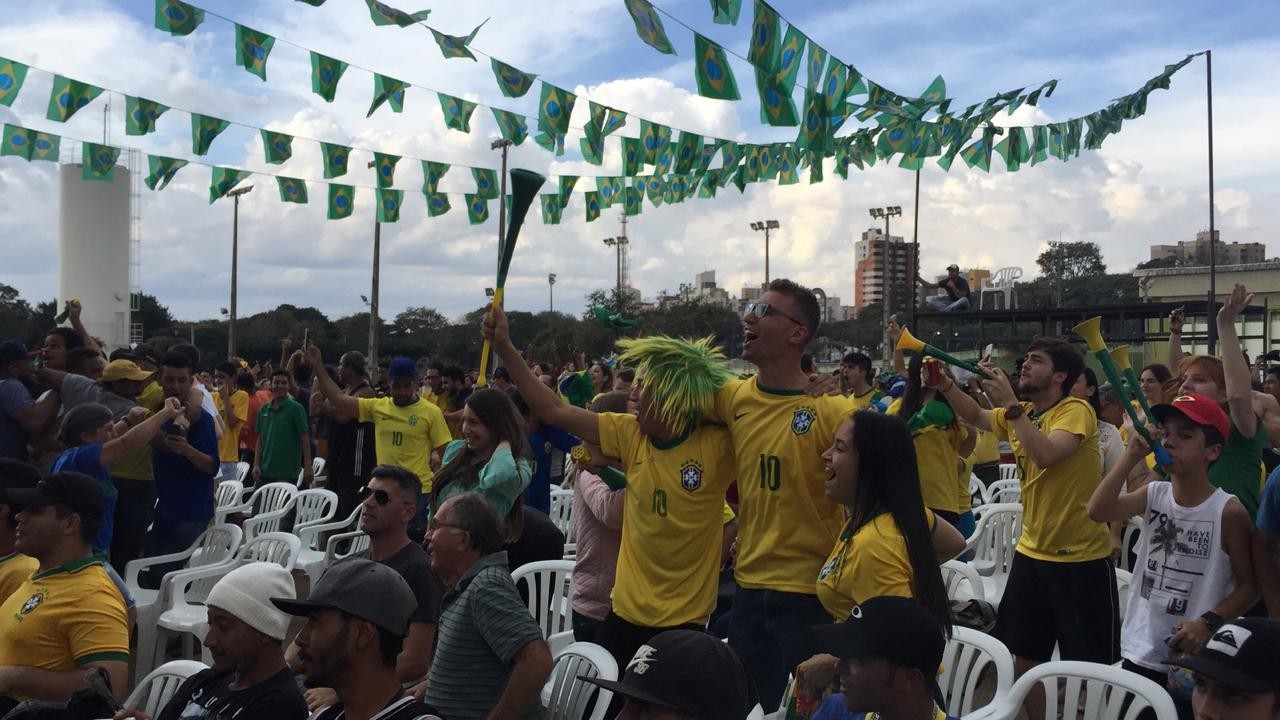 Maringaenses vibraram com a vitória do Brasil sobre a Sérvia