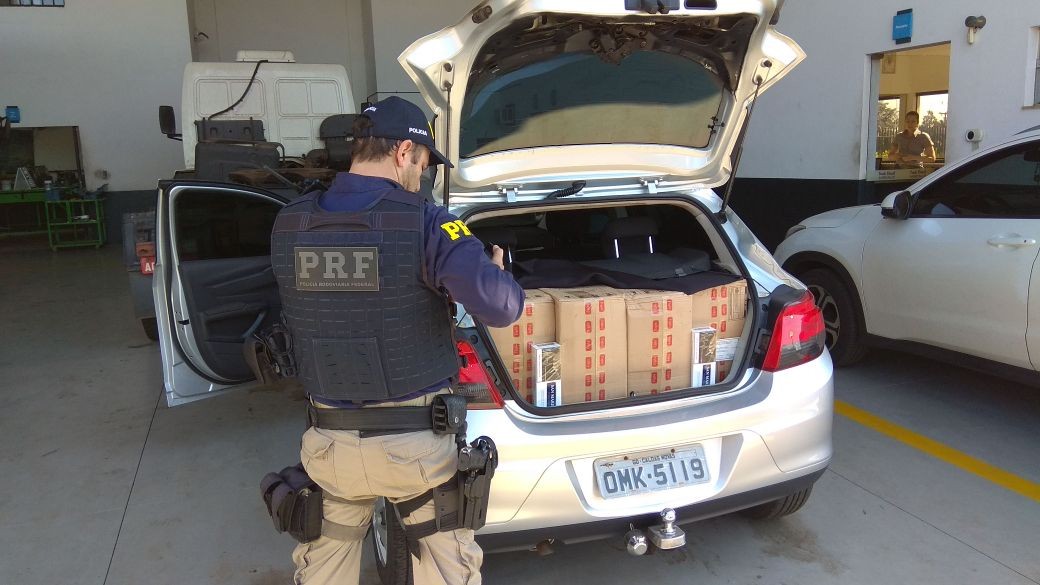 Motorista é preso com 11,5 mil maços de cigarro contrabandeados