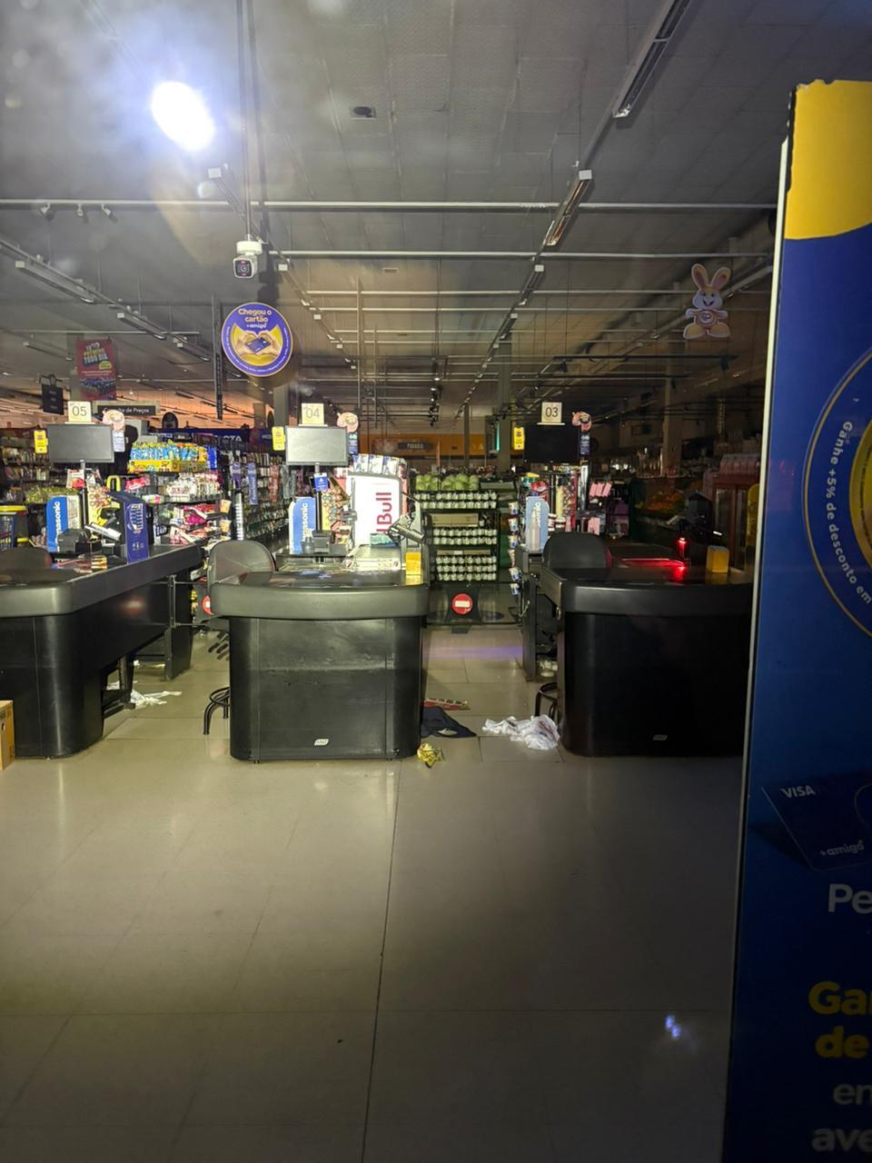 Após perseguição por corredores de supermercado, suspeito de furto é preso