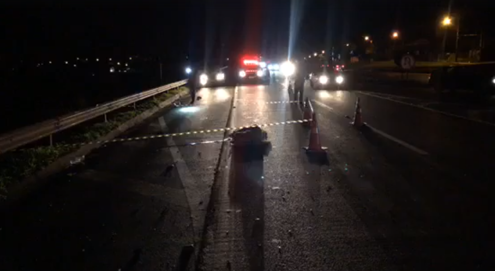 Mulher morre em acidente entre carro e moto na BR-376