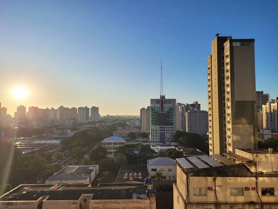 Temperaturas amenas e dia ensolarado marcam a terça-feira (20) em Maringá