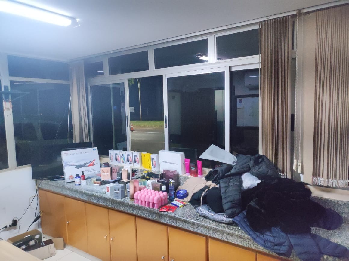 PRE apreende mercadorias do Paraguai com passageira de 82 anos em ônibus de linha