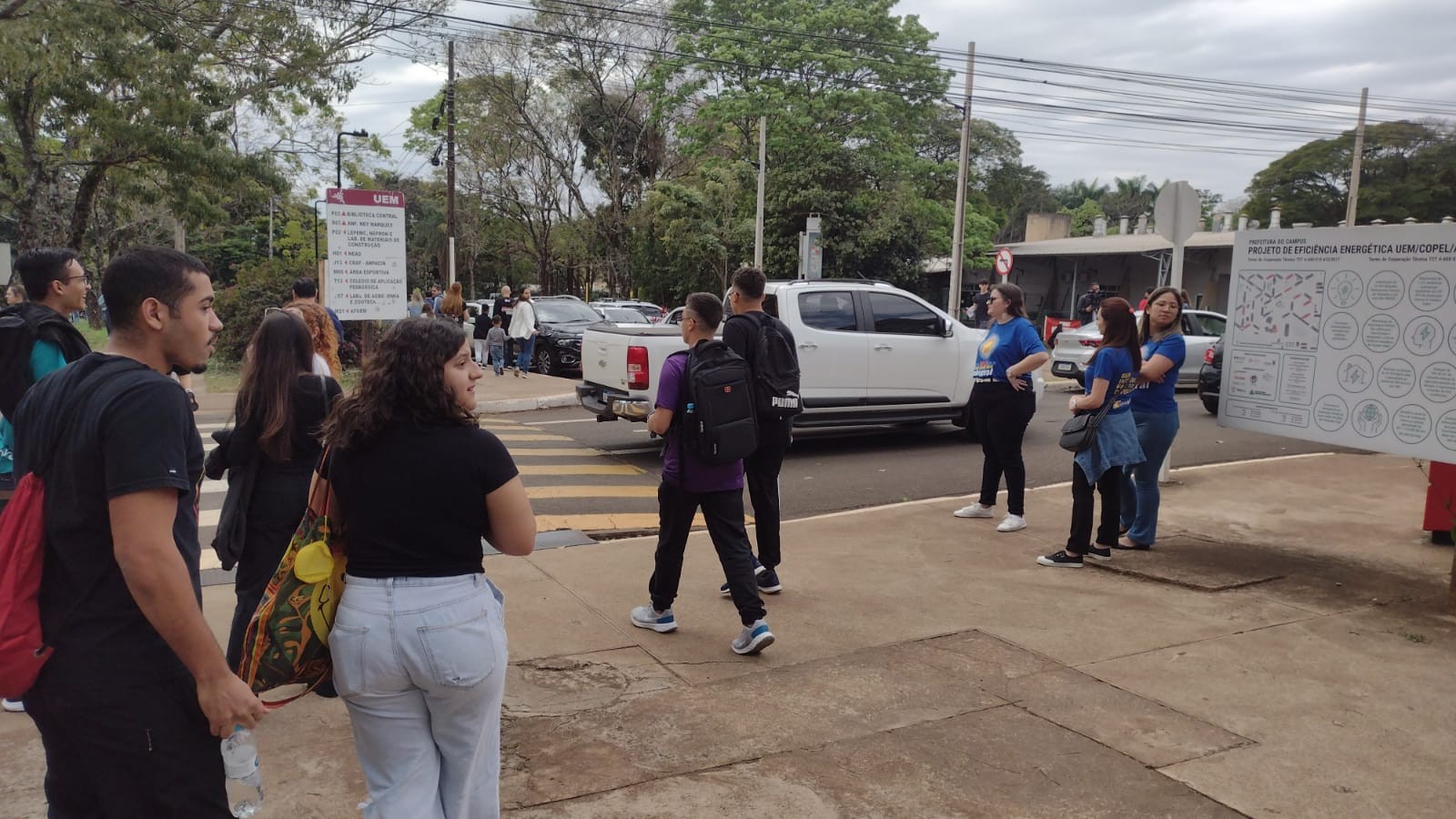 Mais de 12 mil candidatos prestam vestibular da UEM neste domingo (27)