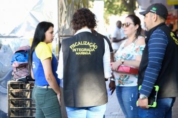 Fiscais começam a cobrar ambulantes irregulares