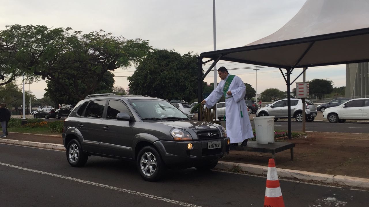 Motoristas acordam cedo para benção de São Cristovão