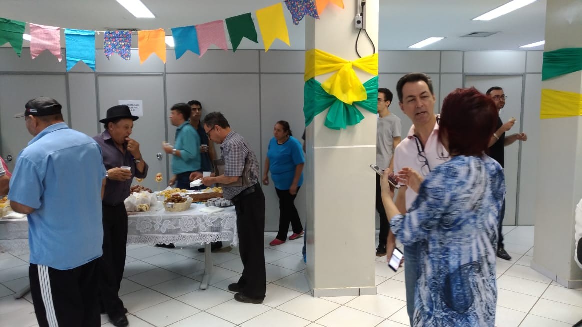 Funcionários do INSS realizam confraternização para explicar demora no atendimento