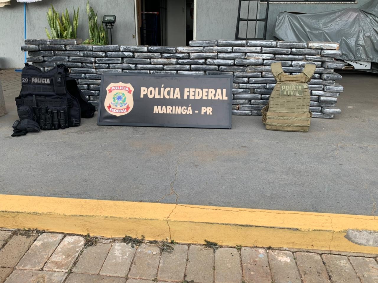 Polícia apreende 168 kg de cocaína em caminhão carregado com soja que viria para Maringá