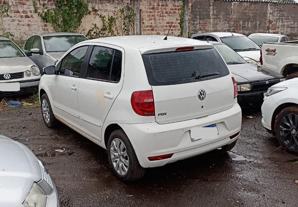 Carro suspeito de ter sido usado em duplo homicídio é apreendido com homem armado, no Jardim Alvorada