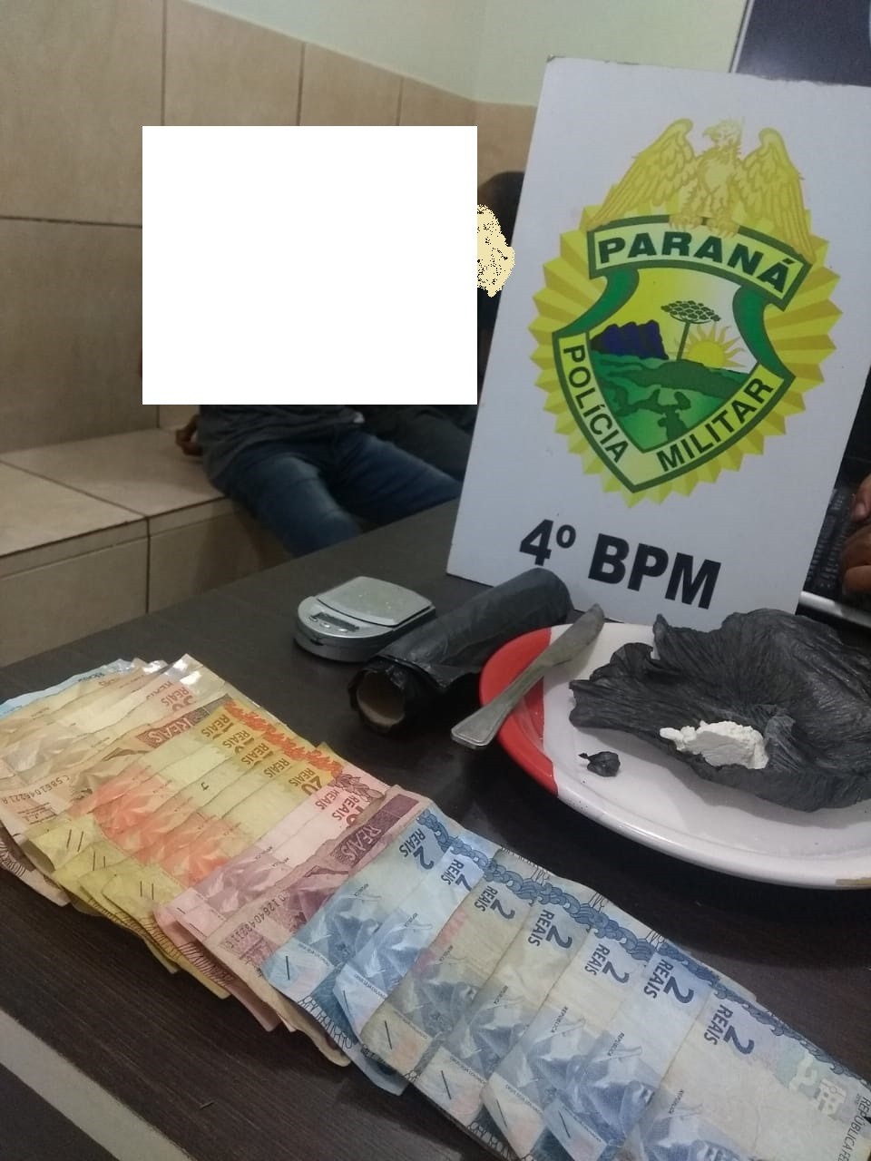 Dois homens são detidos por tráfico de drogas no Jardim Bertioga