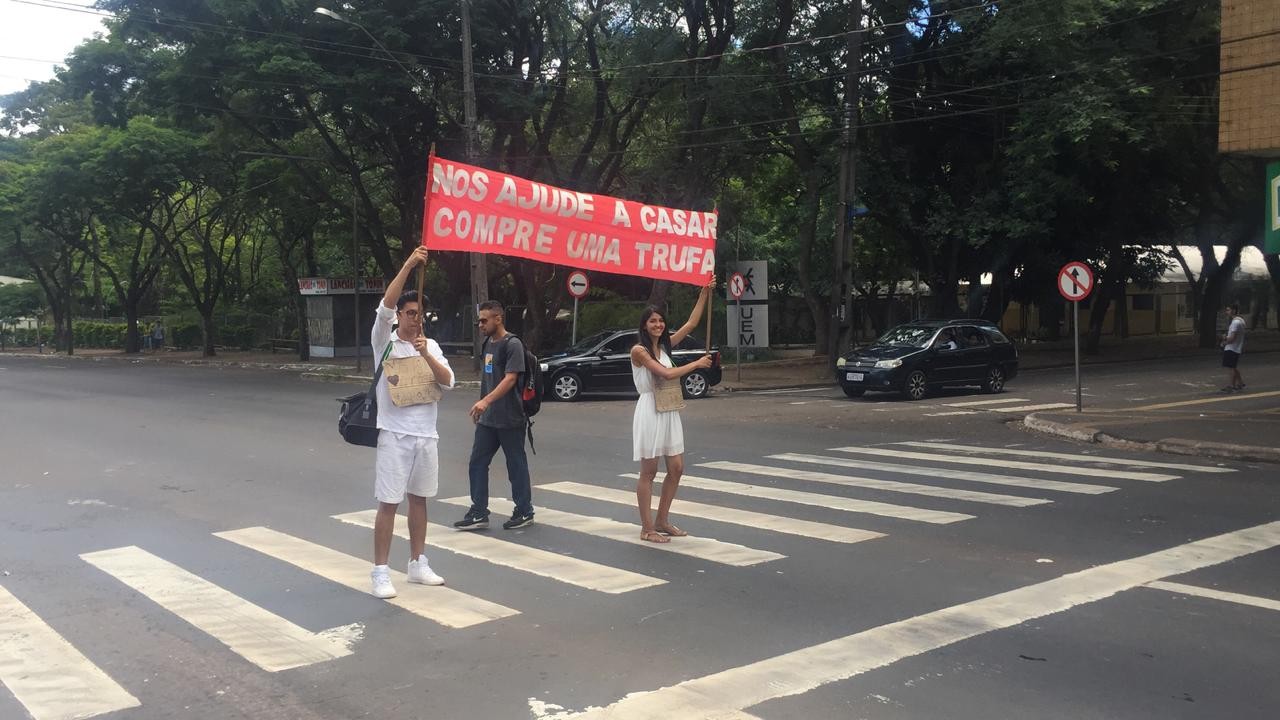 Casal vende trufas para ‘bancar’ festa e incentivar casamentos
