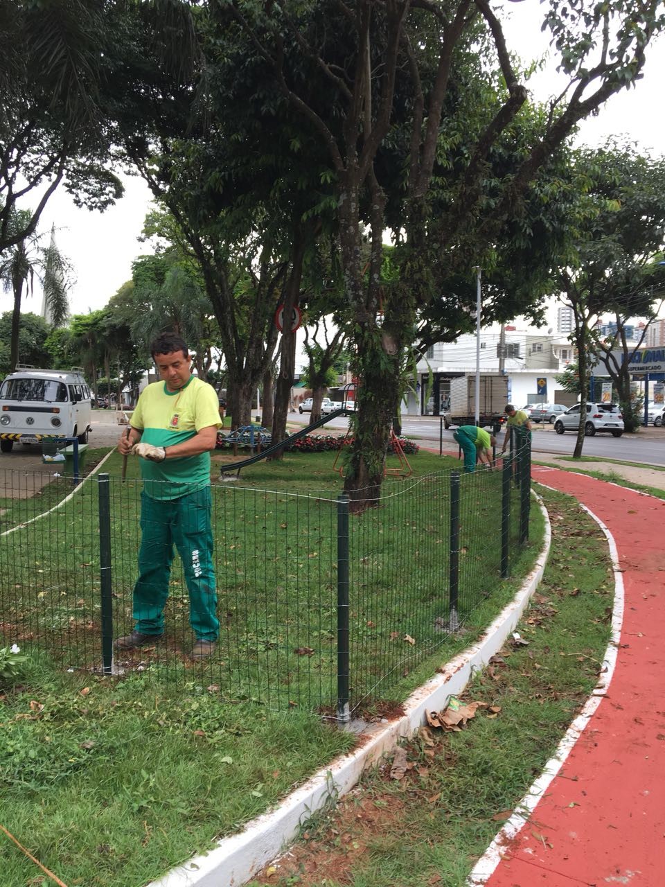Praça de patinação em Maringá recebe proteção para crianças