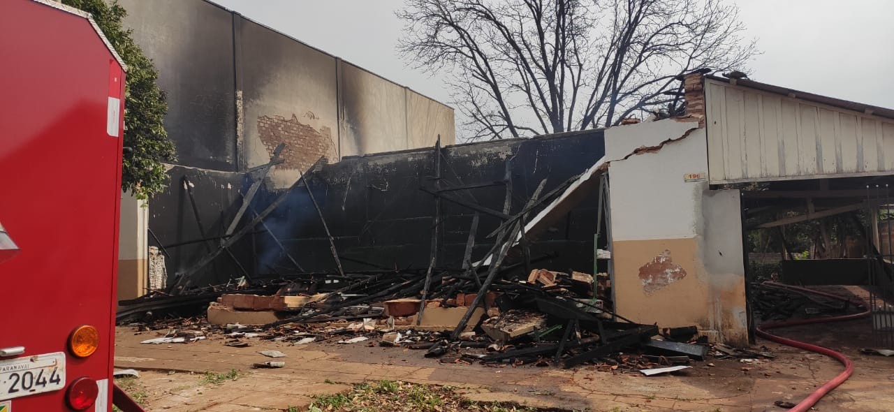 Mãe e dois filhos morrem queimados em incêndio