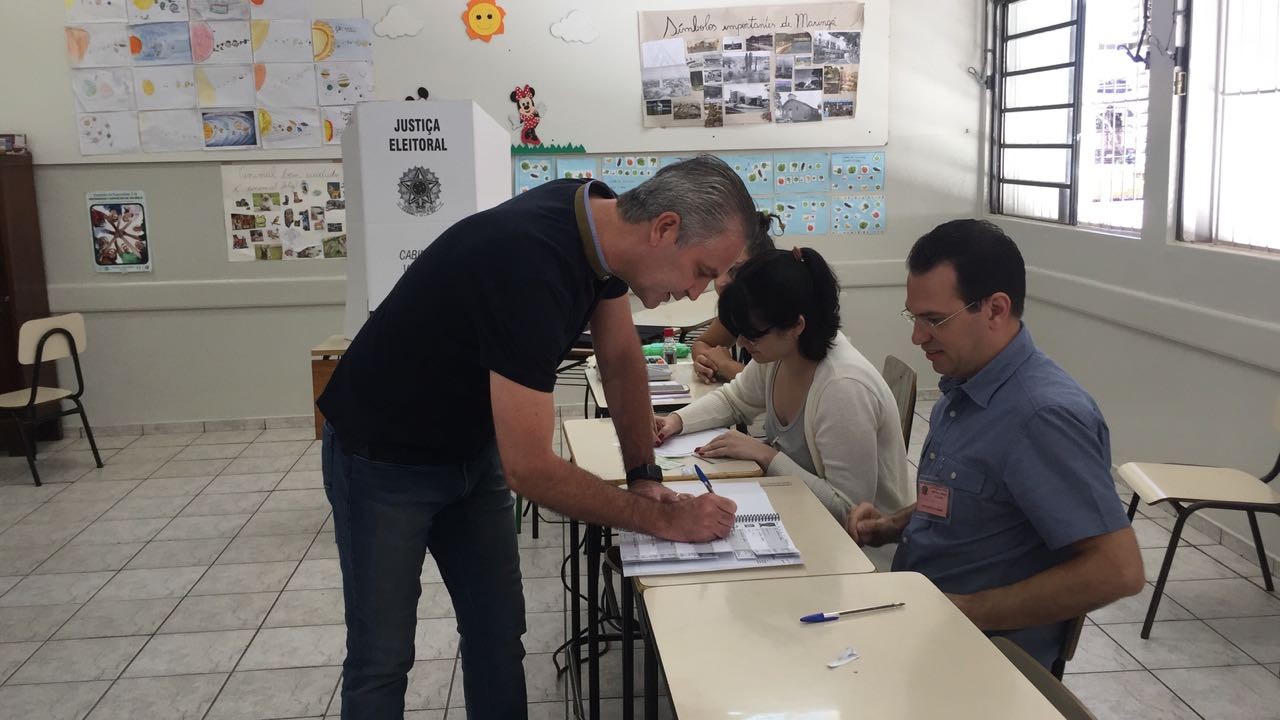 Ulisses Maia vota cedo para aproveitar o domingo