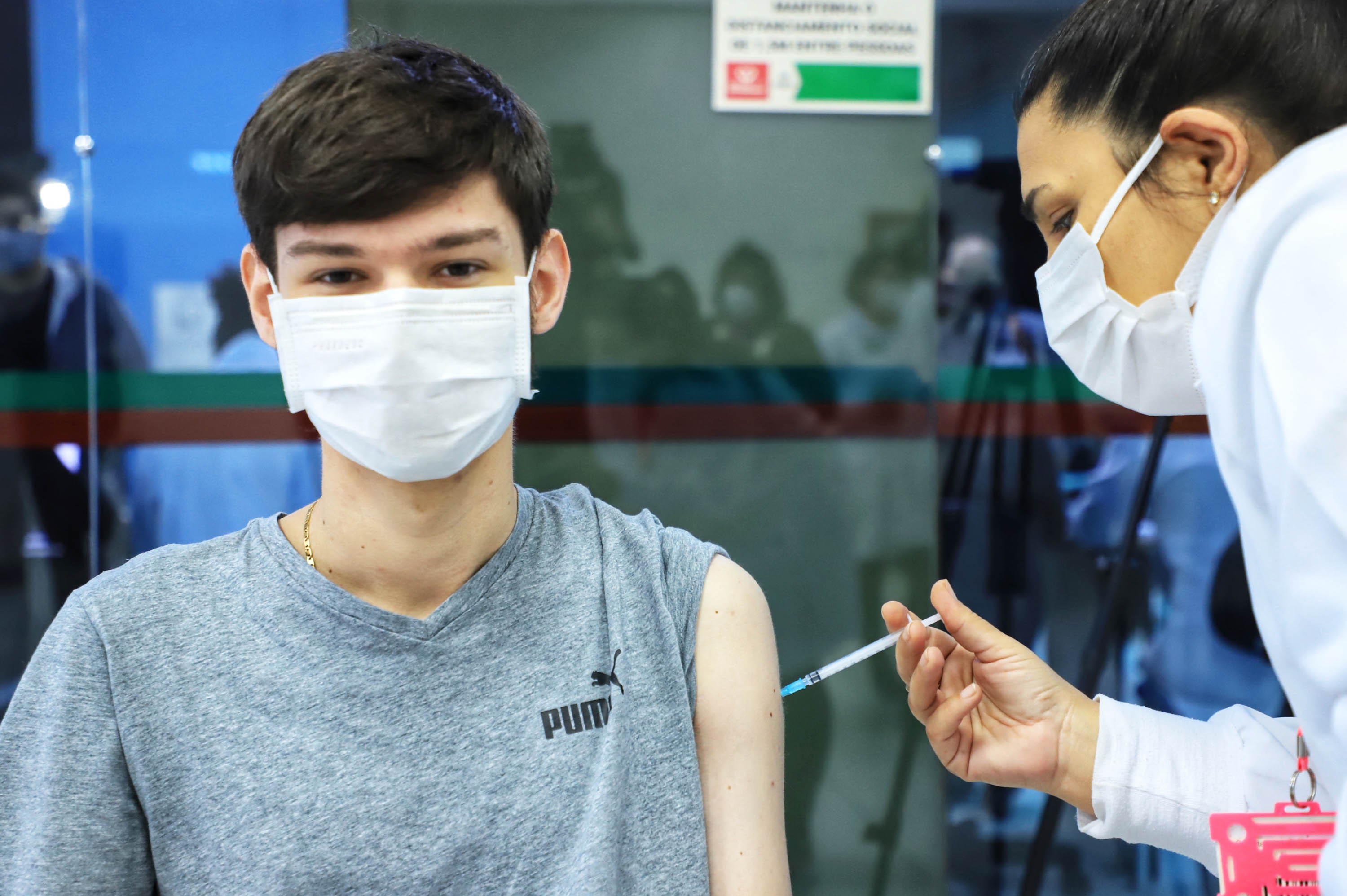 Paraná recebe mais de 400 mil doses de vacina contra Covid-19 para adolescentes nesta quarta-feira (8)