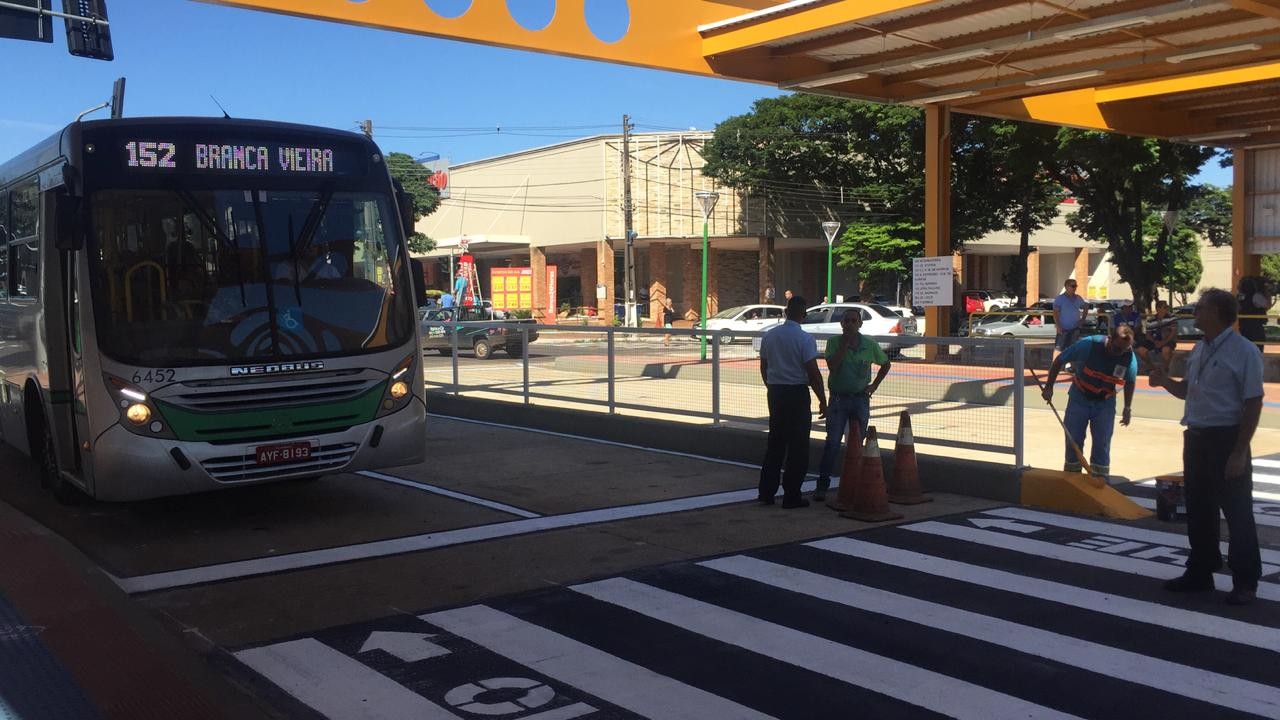 Corredores exclusivos para ônibus começam a funcionar