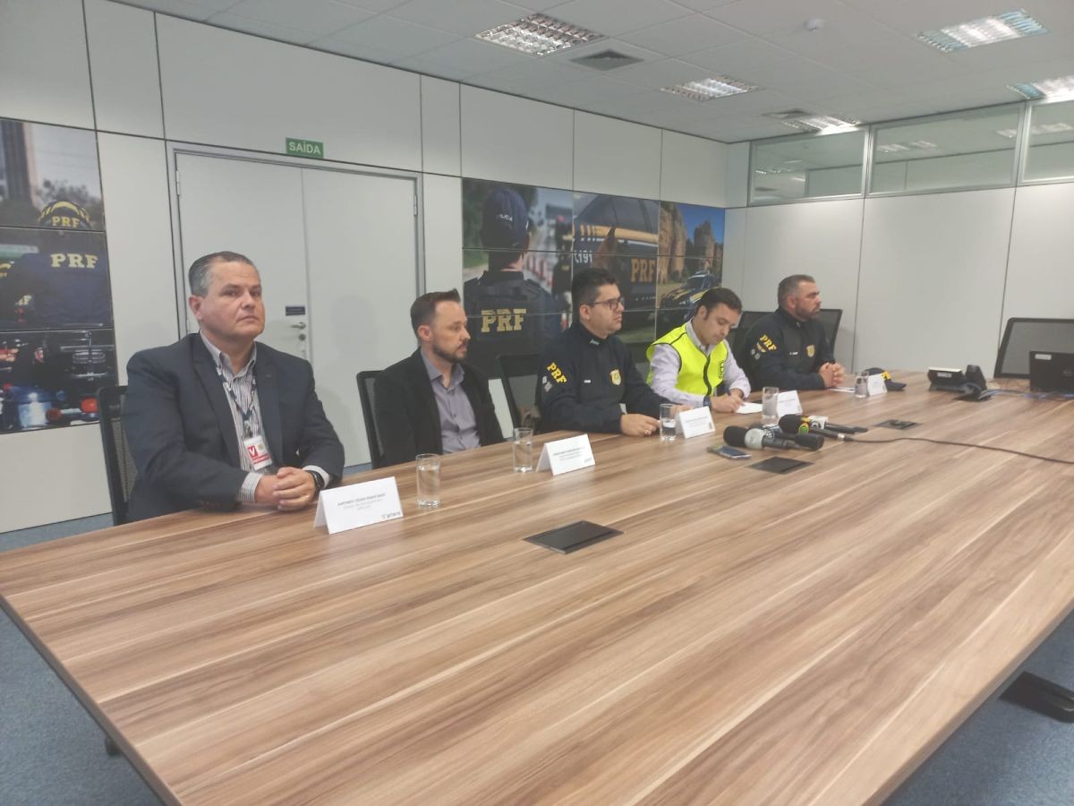 BR-277 e BR-376 terão restrição no tráfego de veículos pesados durante feriados de fim de ano